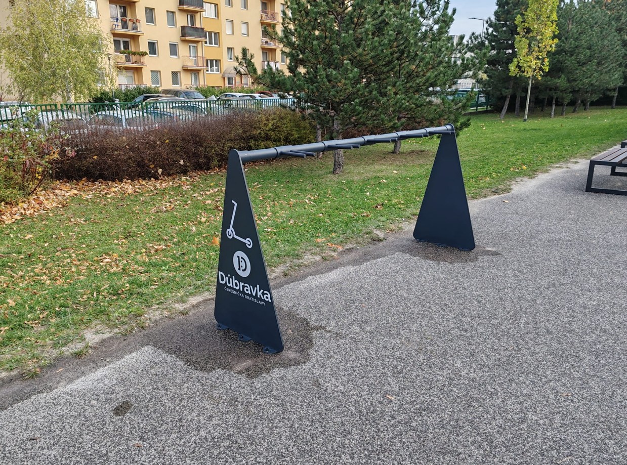 Stojan na kolobežky